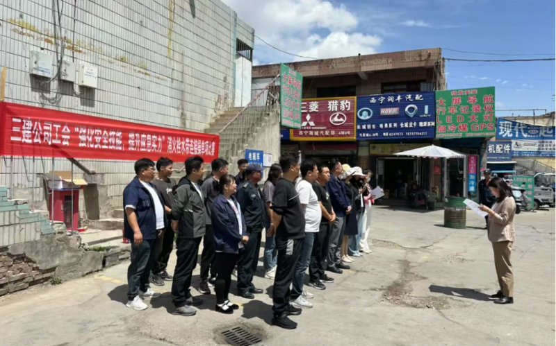 三建公司工會開展“強化安全技能，提升應(yīng)急實力”消火栓水帶連接操單項比賽