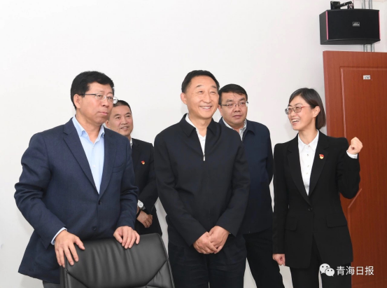 省委副書記、代省長劉寧在副省長王黎明等領(lǐng)導(dǎo)的陪同下視察物產(chǎn)集團(tuán)