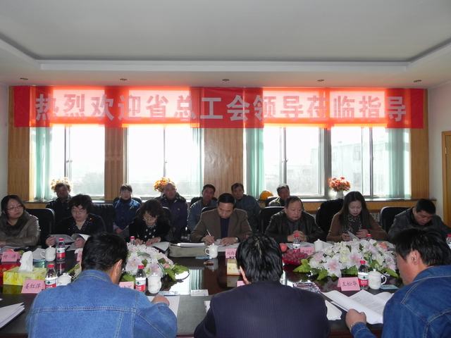 深入車(chē)間班組、“零距離”接觸職工、體驗(yàn)職工生活、傾聽(tīng)職工心聲