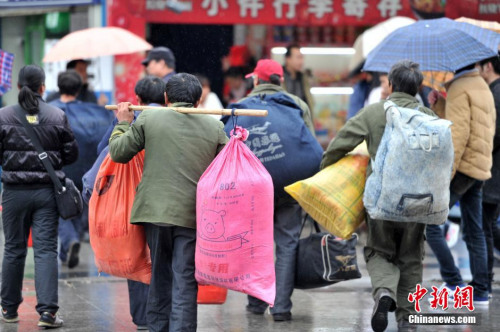 聚焦春節(jié)“恐歸族”：近鄉(xiāng)情怯，恐懼何來？(圖)